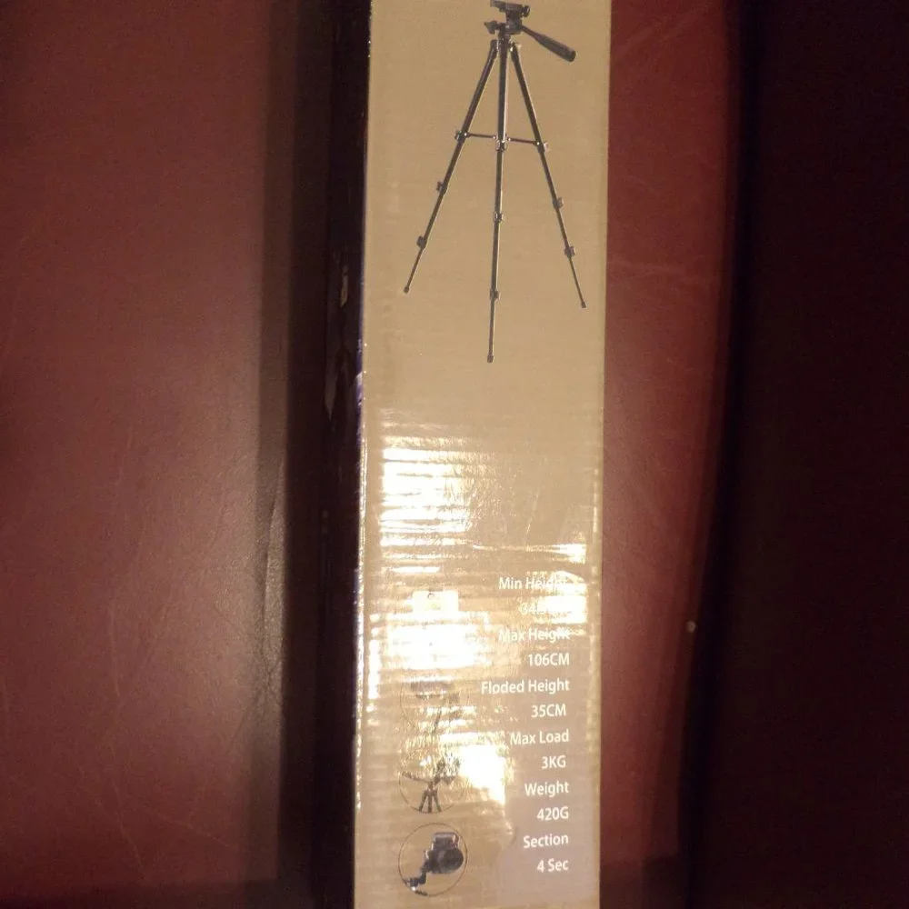 COMPACT TRAVEL TRIPOD with REMOTE SHUTTER AND CARRY CASE with Drawstring